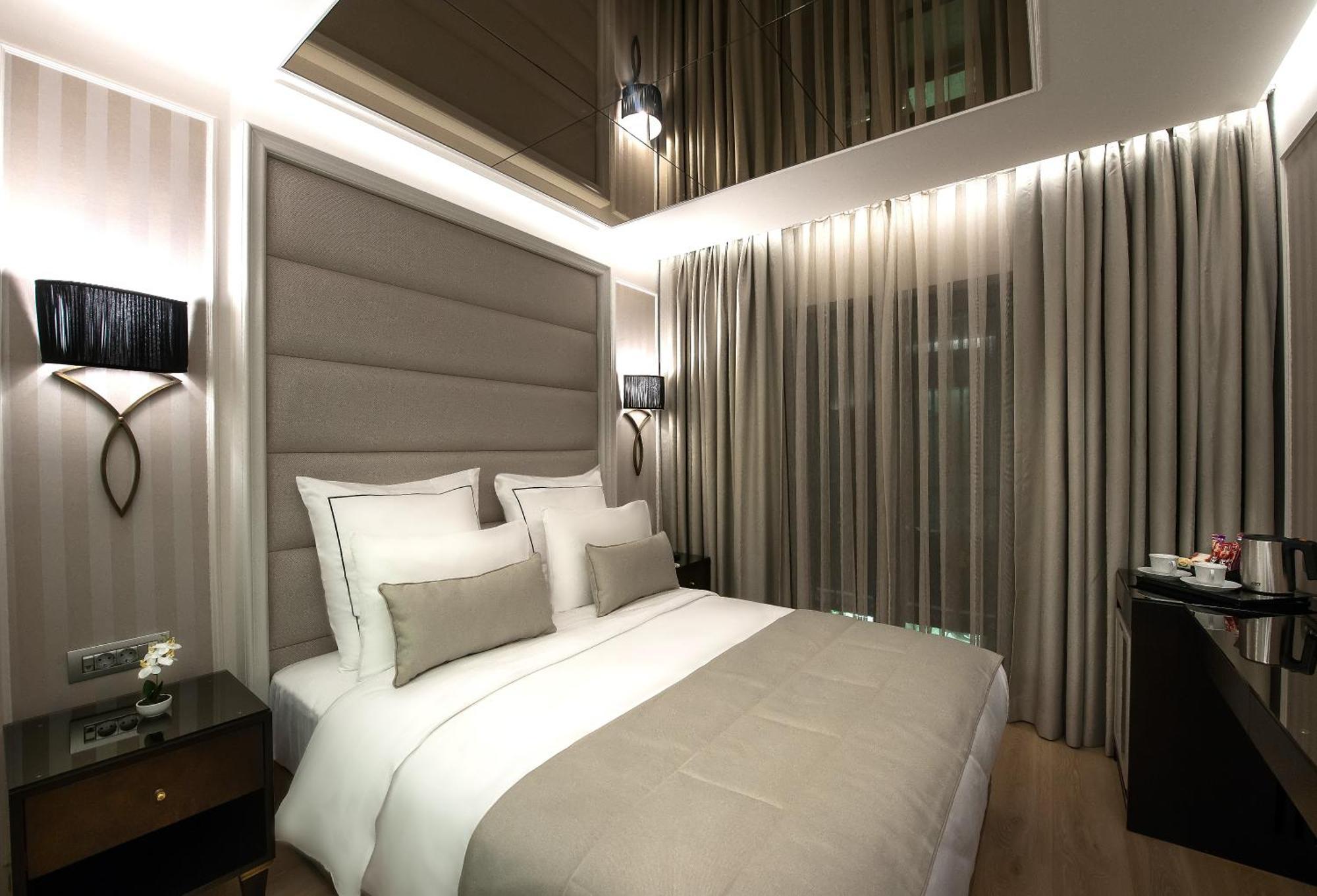 Le Petit Palace Hotel - Special Category Istanboel Buitenkant foto