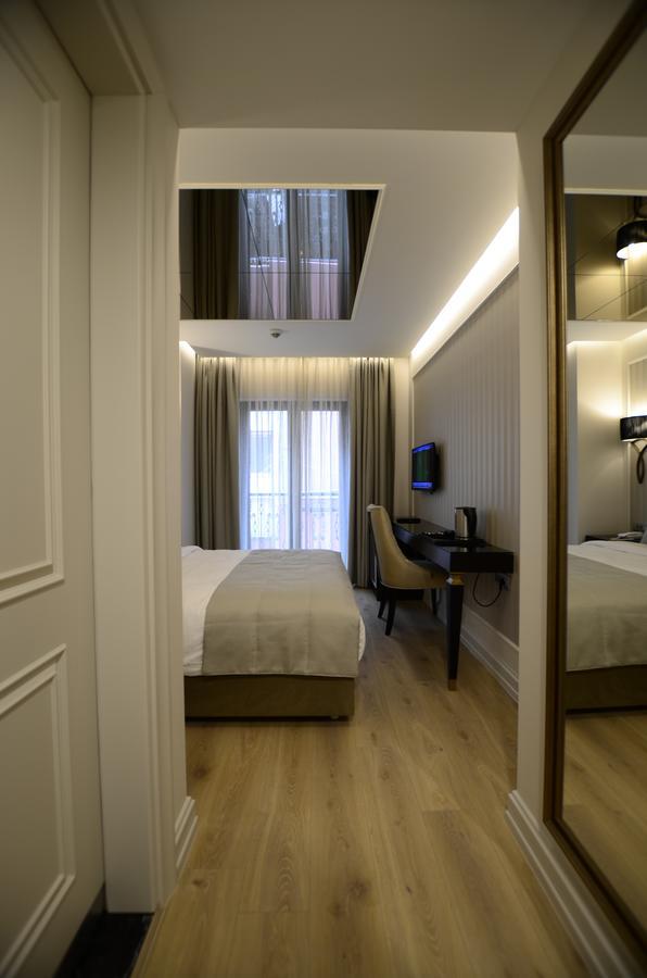 Le Petit Palace Hotel - Special Category Istanboel Buitenkant foto